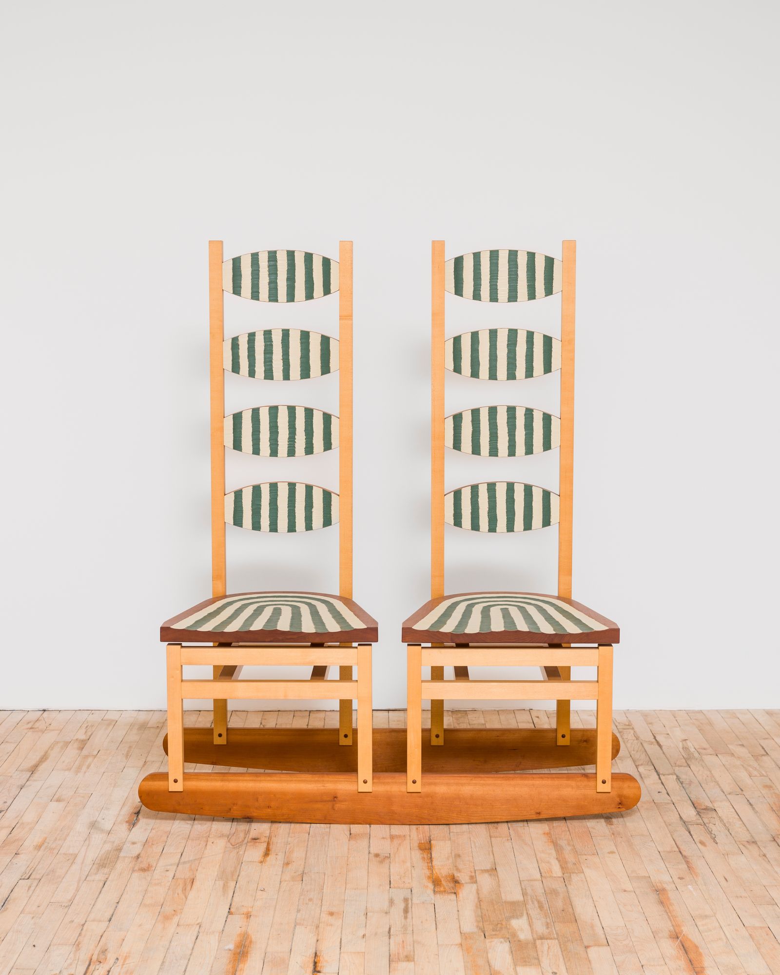 Double Rocker Inward Leaning